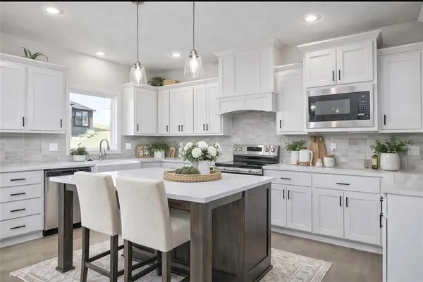 $649,950 | 6118 Lewis Drive, Shawnee, KS 66226