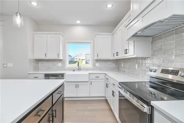 $649,950 | 6118 Lewis Drive, Shawnee, KS 66226