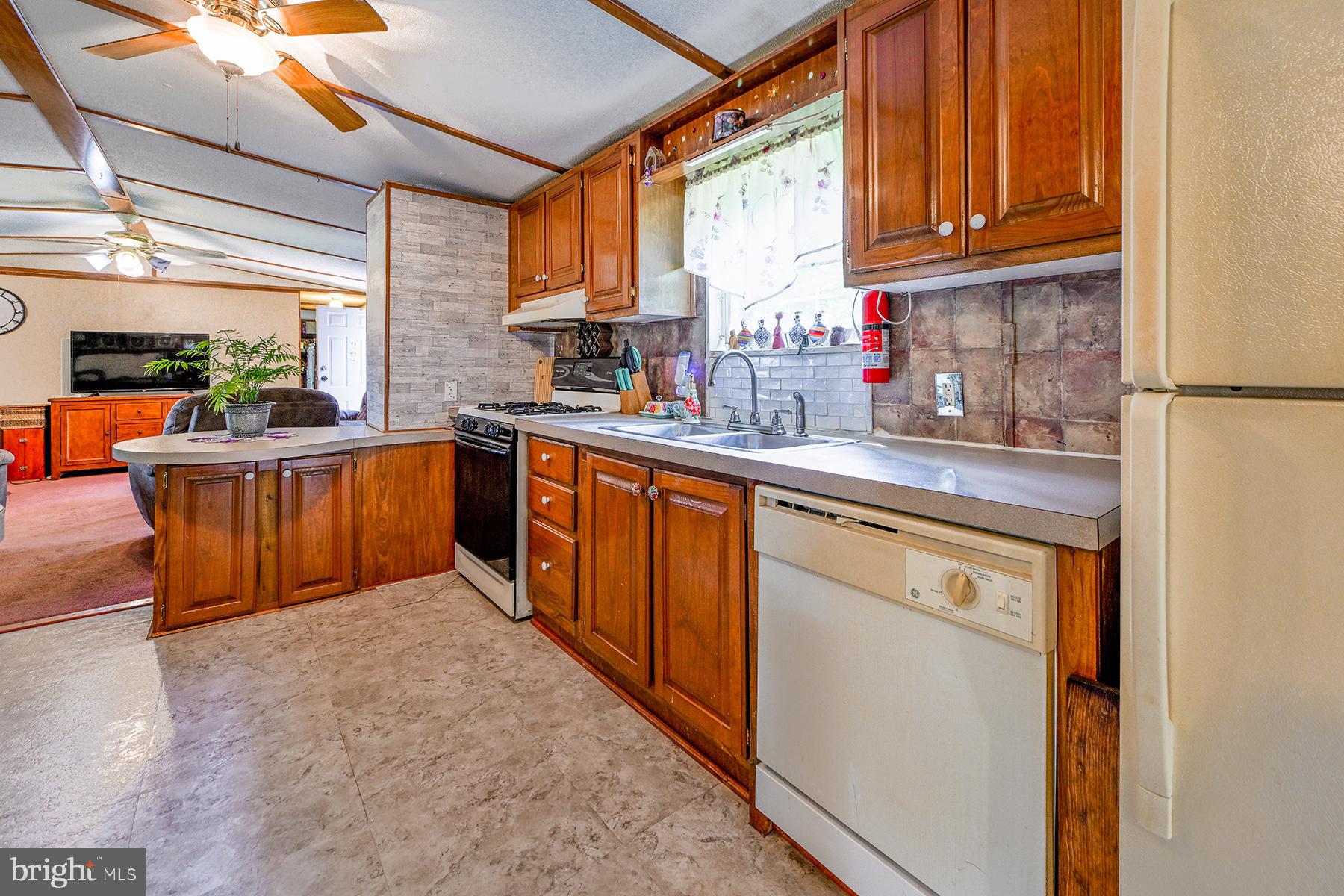219 Long Lane Road Boyertown, PA 19512 - Photo 3 of 17 Kitchen