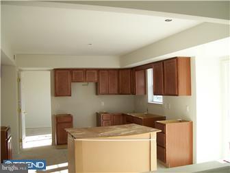 553 West Reeser Street Leesport, PA 19533 - Photo 3 of 6 Gallery Image 3