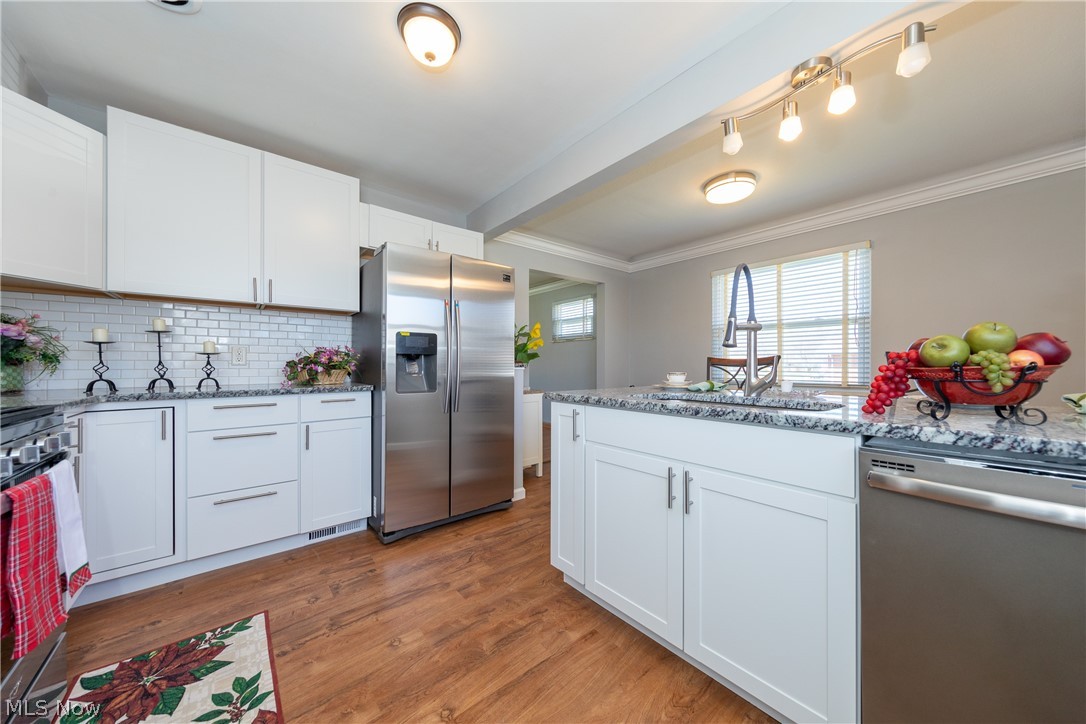 7155 Maplewood Road Parma, OH 44130 - Photo 2 of 29 Gallery Image 2