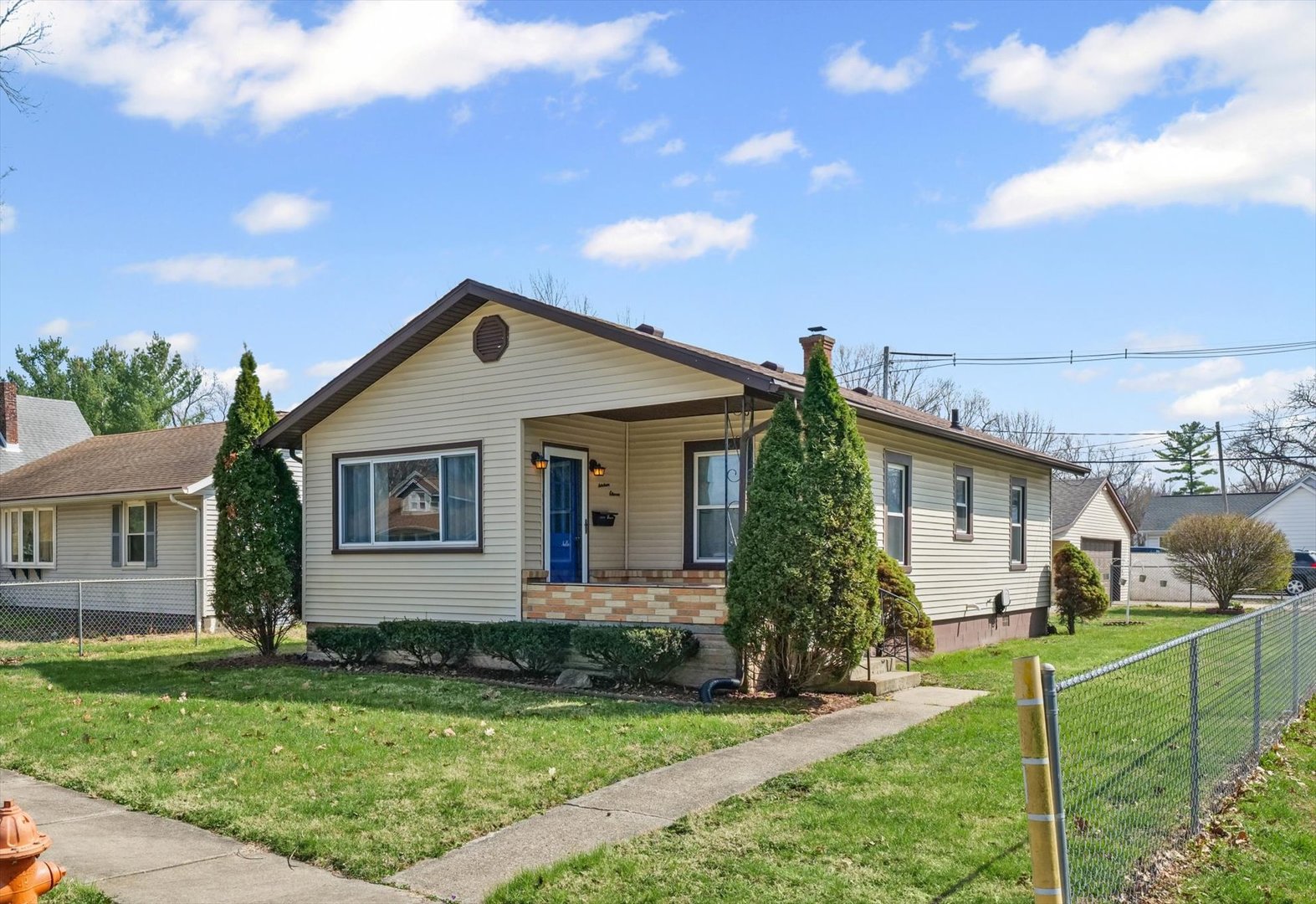 1311 West Hill Street Champaign, IL 61821 - Photo 3 of 27 a front view of house with a garden