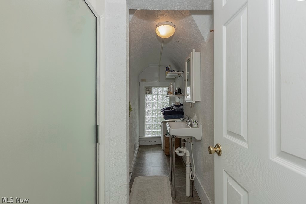 3320 Ormond Road Cleveland, OH 44118 - Photo 26 of 35 Gallery Image 26