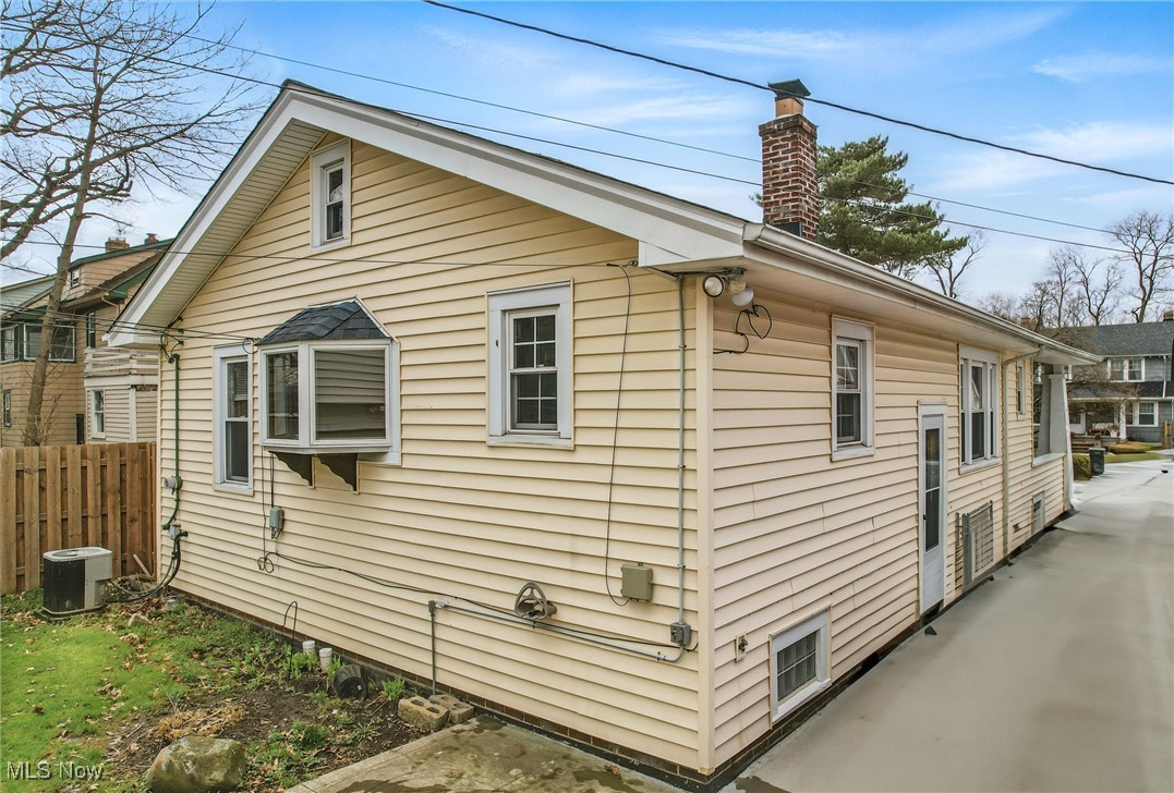 3369 Silsby Road Cleveland, OH 44118 - Photo 4 of 26 Gallery Image 4