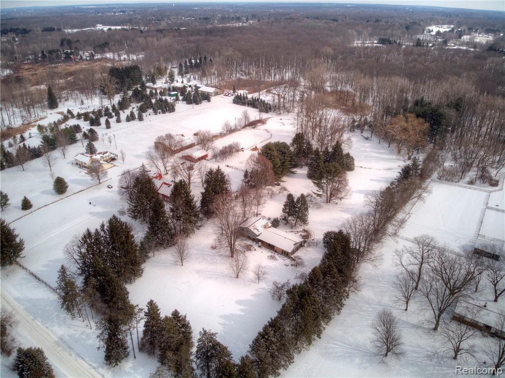 8232 Earhart Road South Lyon, MI 48178 - Photo 60 of 63 DJI_0063 (1).jpg