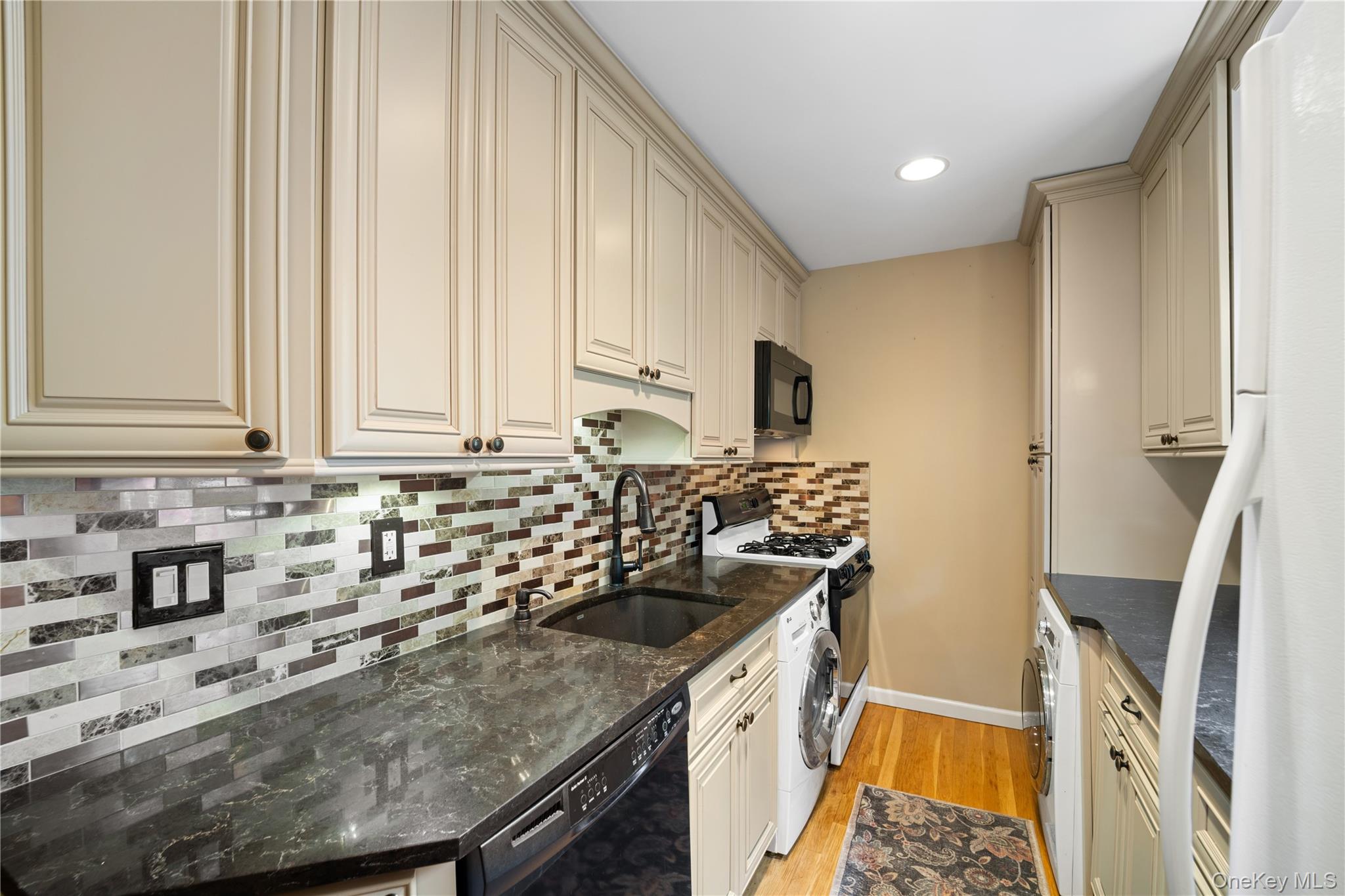 58-48 246th Crescent, Unit UPPR Queens, NY 11362 - Photo 3 of 15