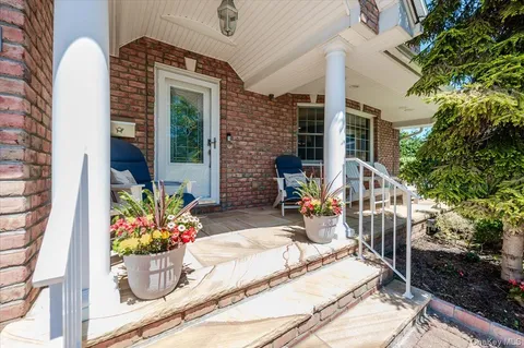 $1,699,999 | 2539 Bradley Court, Merrick, NY 11566