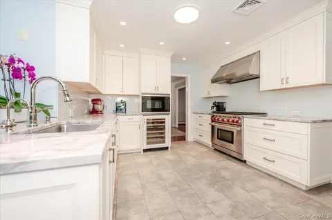 $1,699,999 | 2539 Bradley Court, Merrick, NY 11566