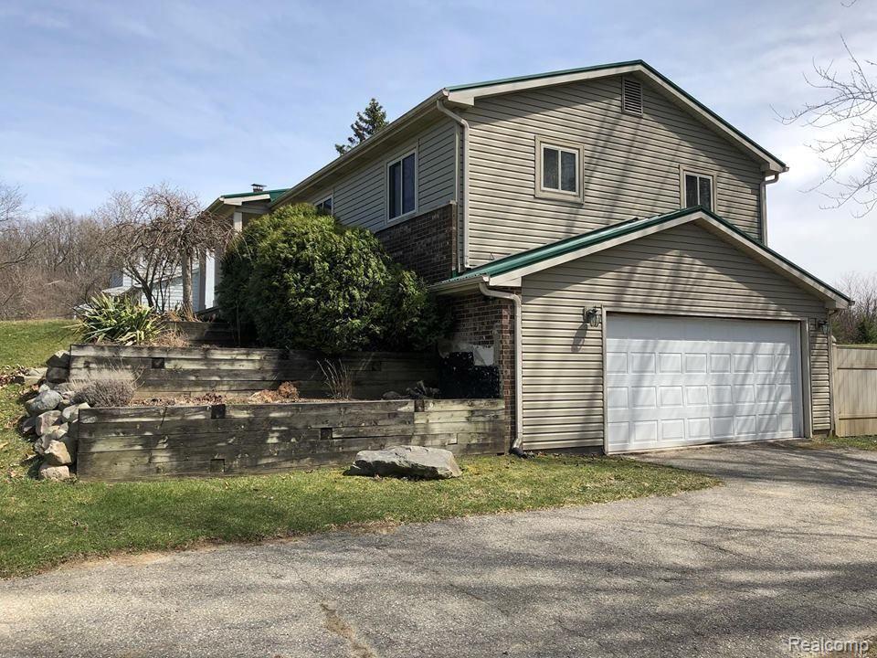 11932 Dunham Road Hartland, MI 48353 - Photo 3 of 29 58643476_2205528459758393_16256885007056896_n.jpg