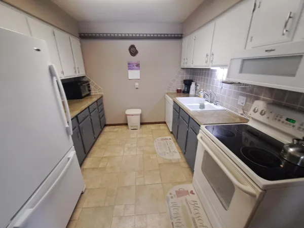 $109,900 | 913 Abbott Street, Unit 204, Albert Lea, MN 56007