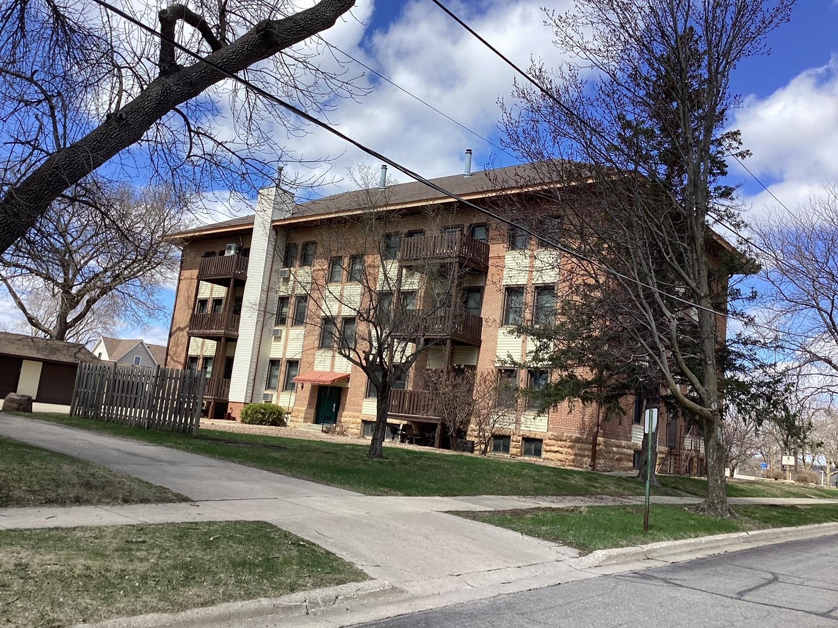 913 Abbott Street, Unit 204 Albert Lea, MN 56007 - Photo 2 of 24