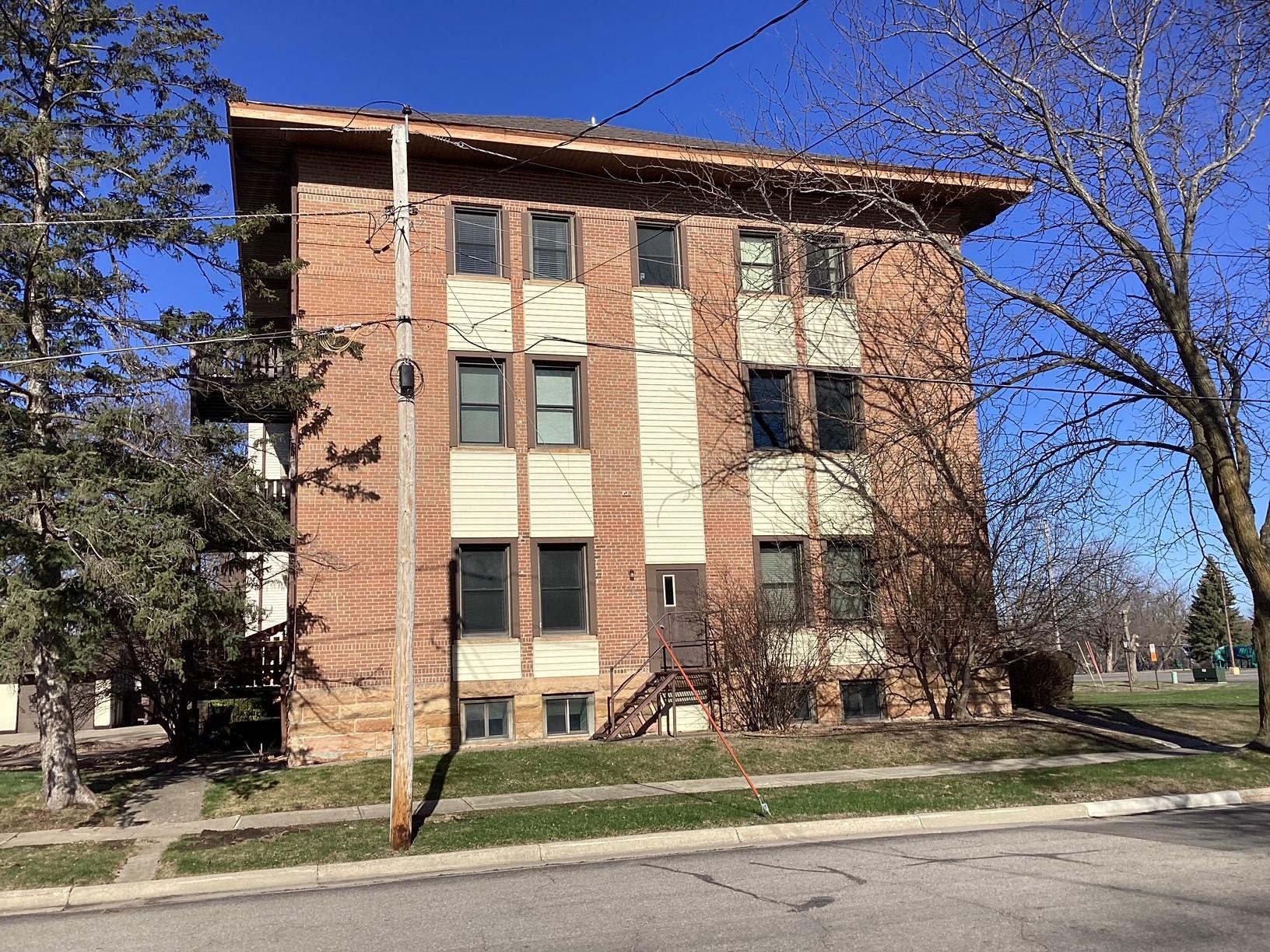 913 Abbott Street, Unit 204 Albert Lea, MN 56007 - Photo 3 of 24