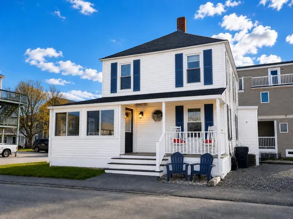 $899,900 | 7 Concord Avenue, Hampton, NH 03842