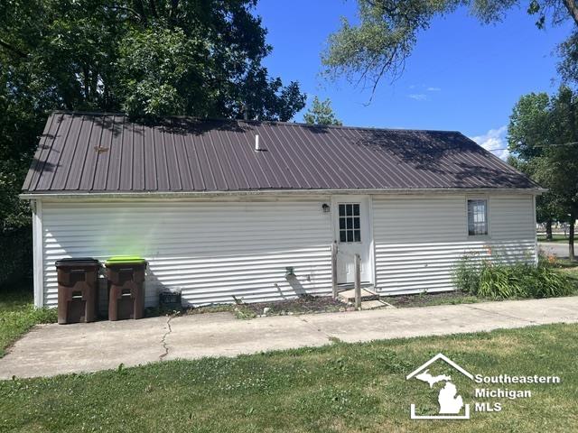 978 Division Street Adrian, MI 49221 - Photo 4 of 25