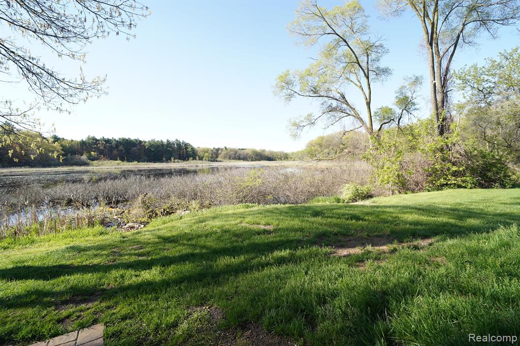 1298 East Highland Road Highland, MI 48356 - Photo 12 of 36 Gallery Image 12