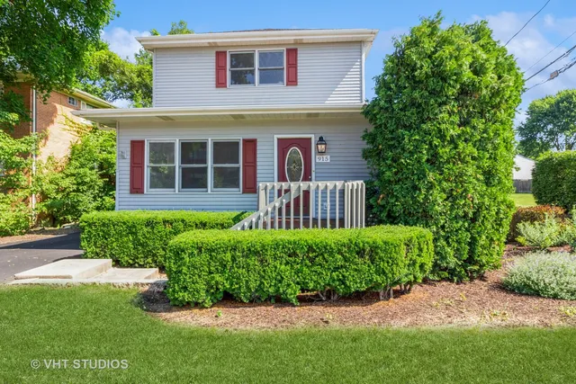 $530,000 | 915 East Chicago Avenue, Naperville, IL 60540