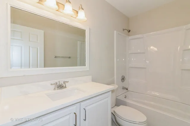 $530,000 | 915 East Chicago Avenue, Naperville, IL 60540