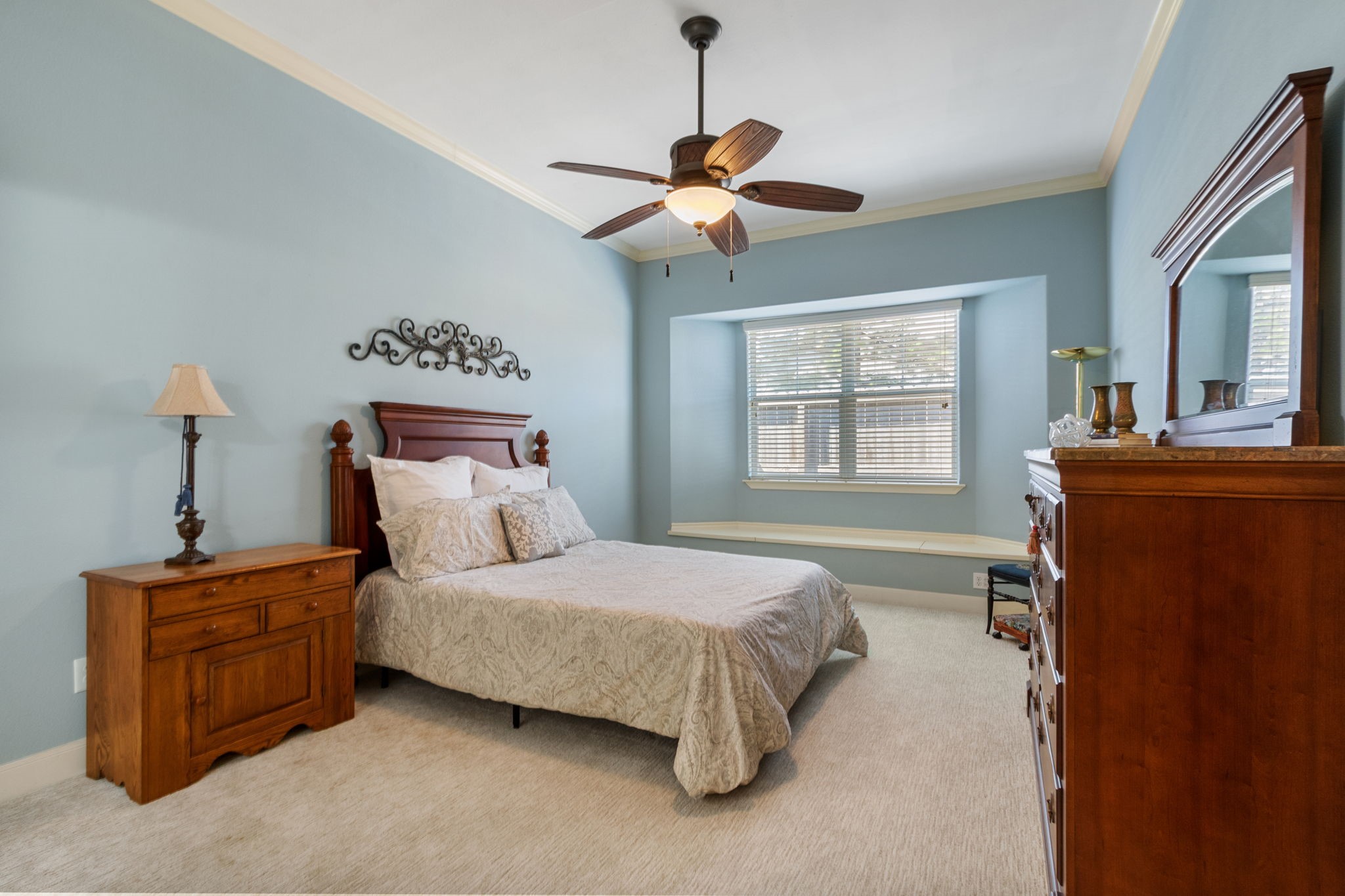 10366 Solitaire Circle Houston, TX 77070 - Photo 17 of 29 Primary Bedroom