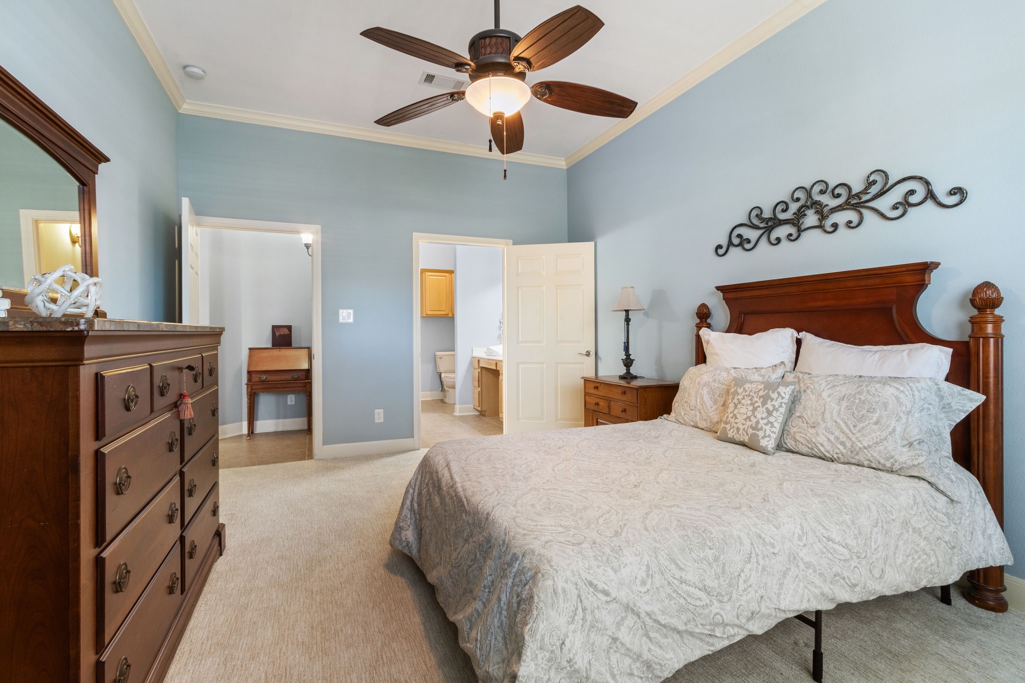 10366 Solitaire Circle Houston, TX 77070 - Photo 18 of 29 Primary Bedroom