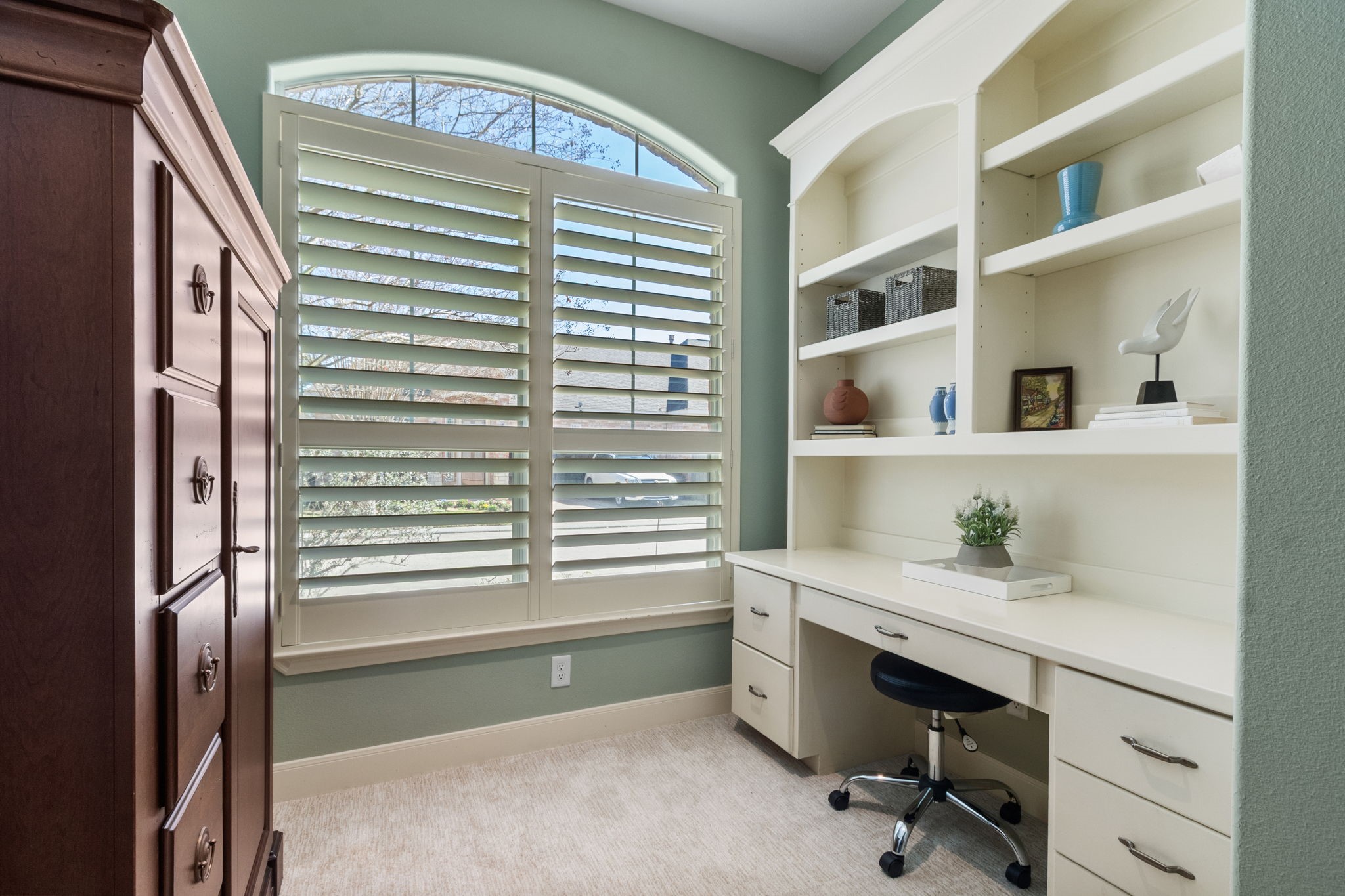 10366 Solitaire Circle Houston, TX 77070 - Photo 7 of 29 Study nook