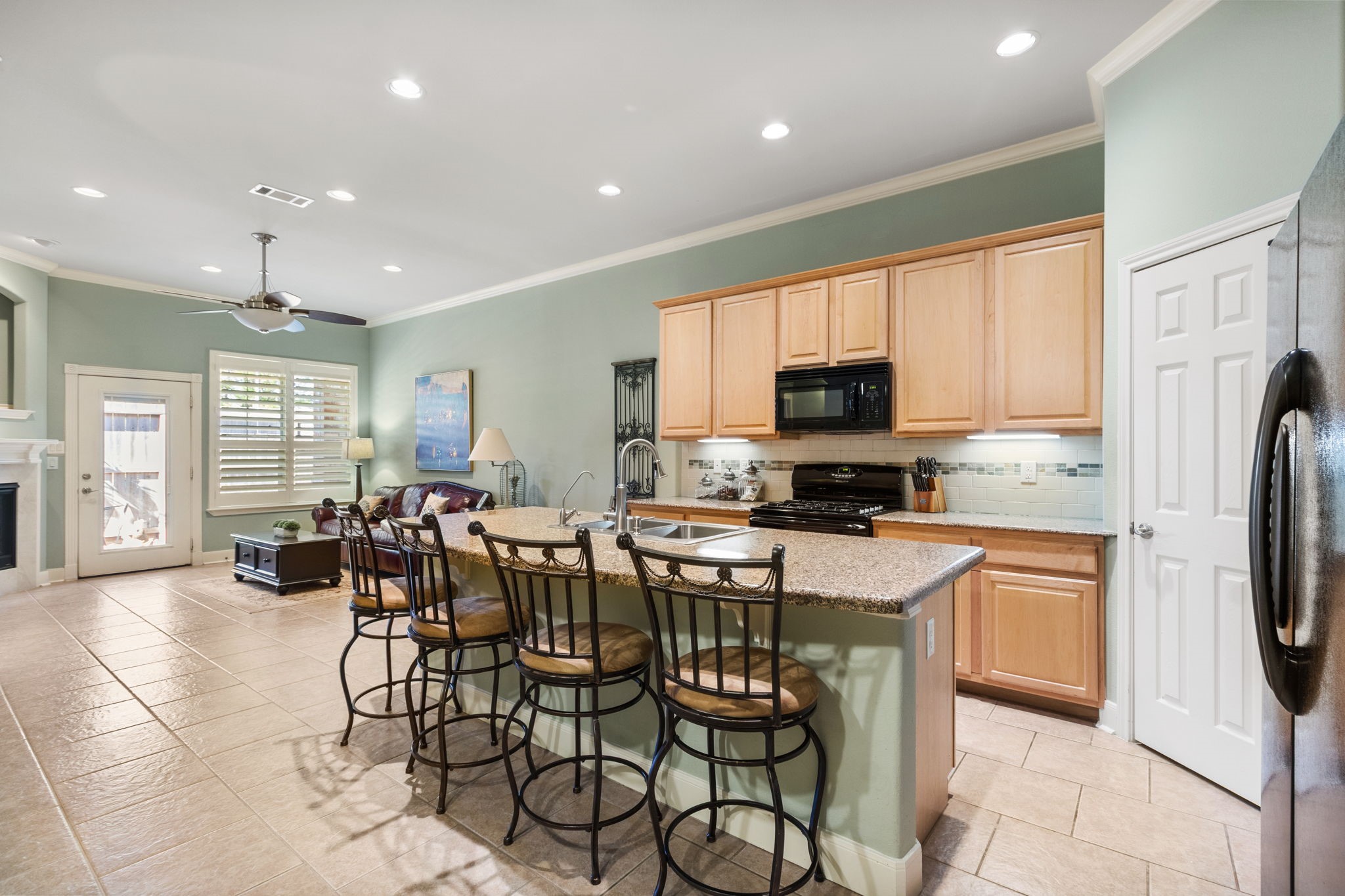10366 Solitaire Circle Houston, TX 77070 - Photo 9 of 29 Kitchen