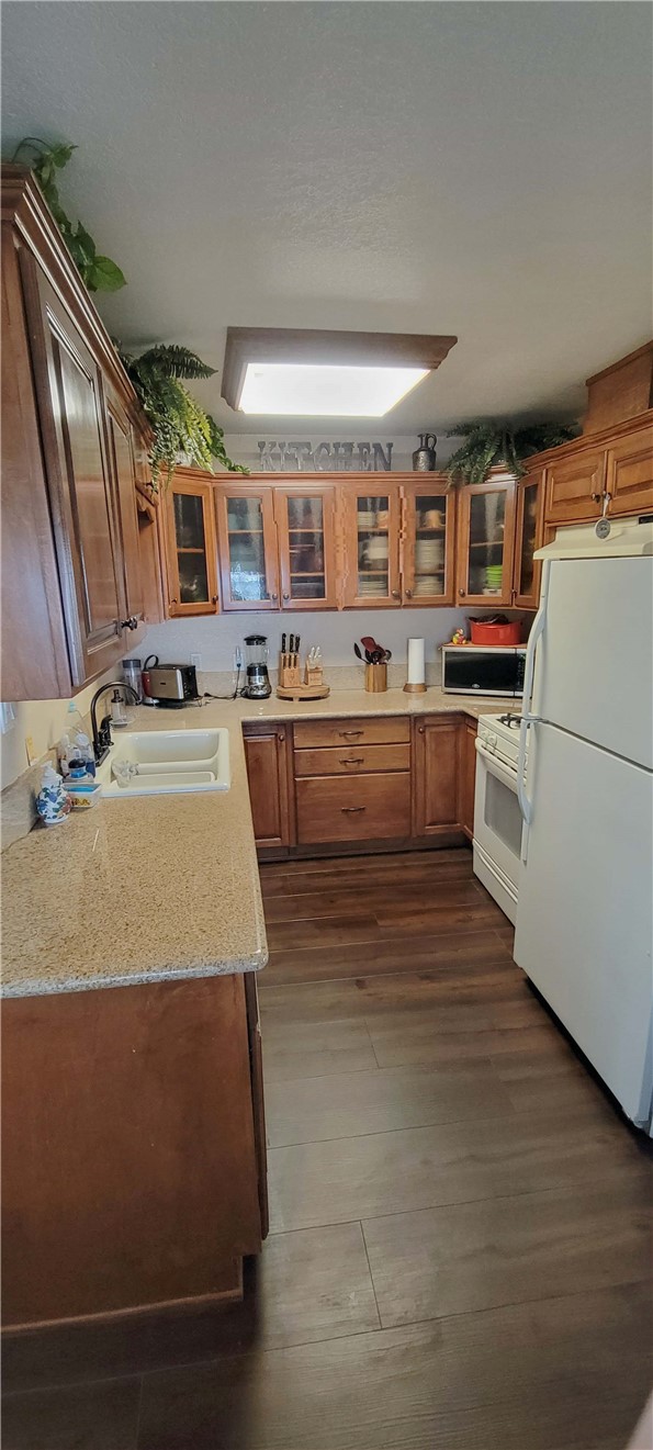 5322 Coney Road Los Angeles, CA 90032 - Photo 20 of 22 a kitchen with sink refrigerator and stove