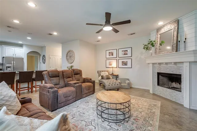 $2,300 | 4306 Lucero Drive, Granbury, TX 76048