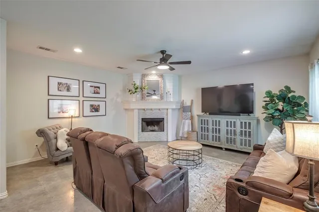 $2,300 | 4306 Lucero Drive, Granbury, TX 76048