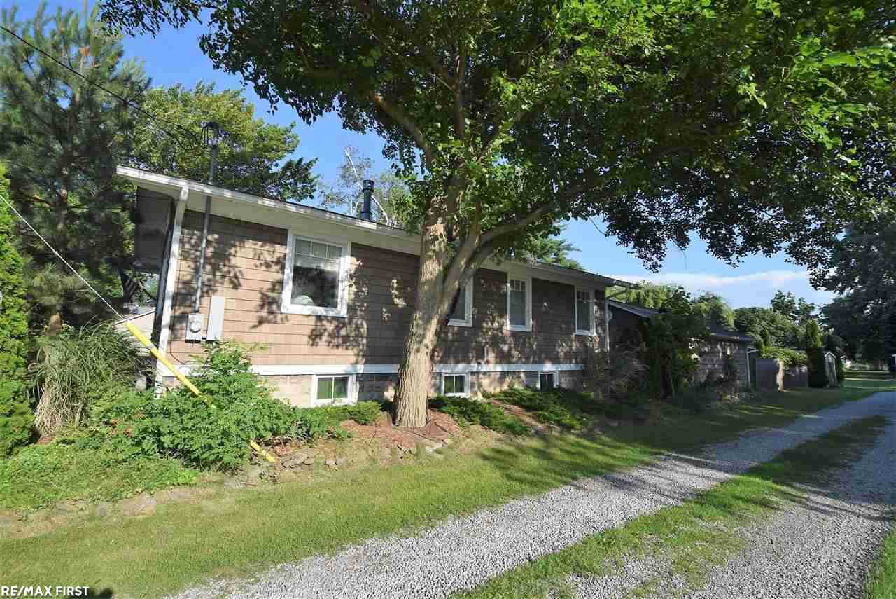 411 Pointe Tremble Road Algonac, MI 48001 - Photo 5 of 49 50047193-4.JPG