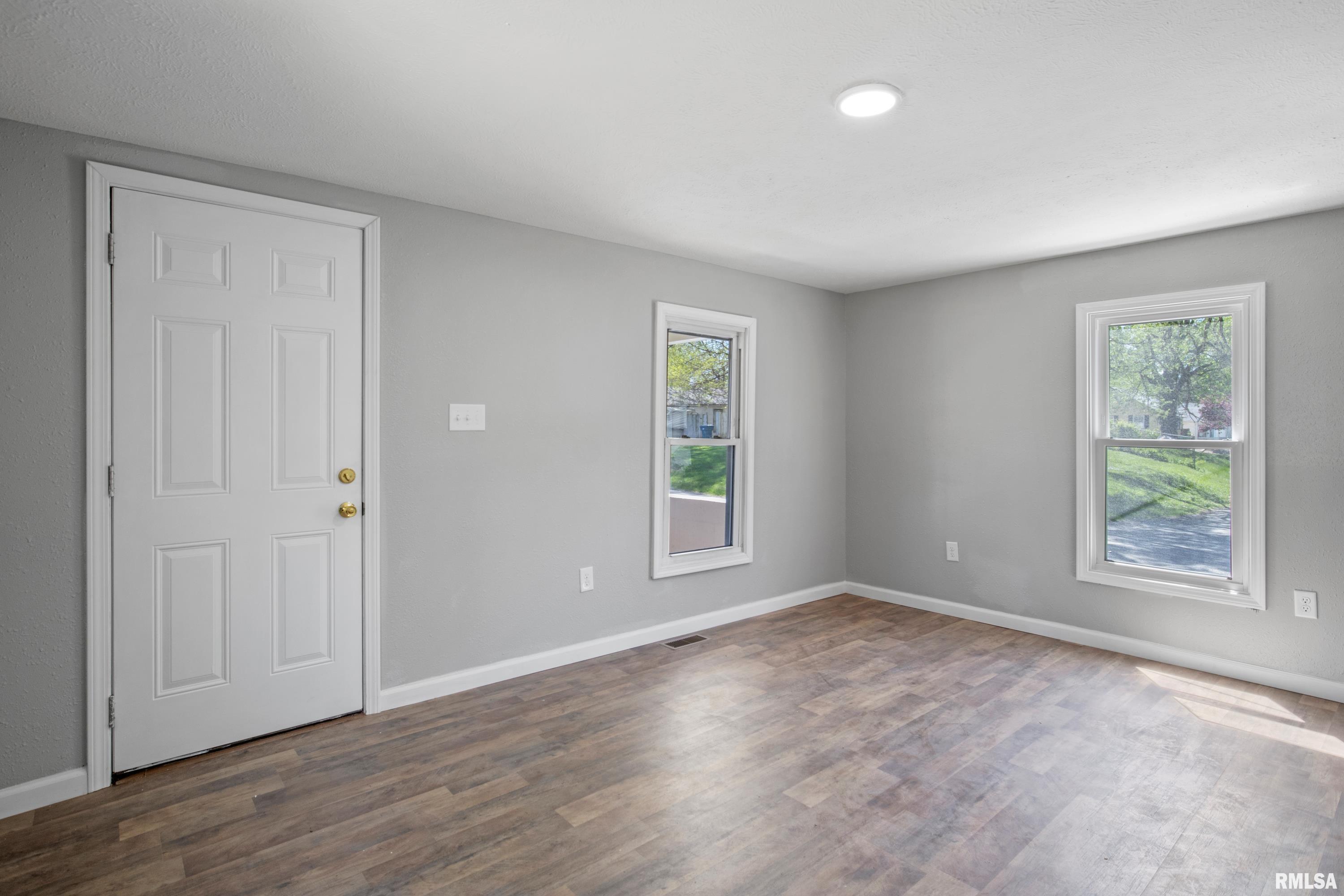 1301 Osburn Avenue Springfield, IL 62702 - Photo 4 of 17