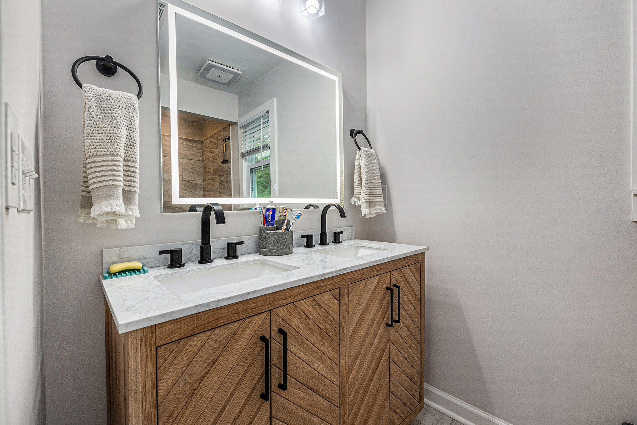 1861 Cattail Row Charleston, SC 29407 - Photo 16 of 35 Master Bathroom