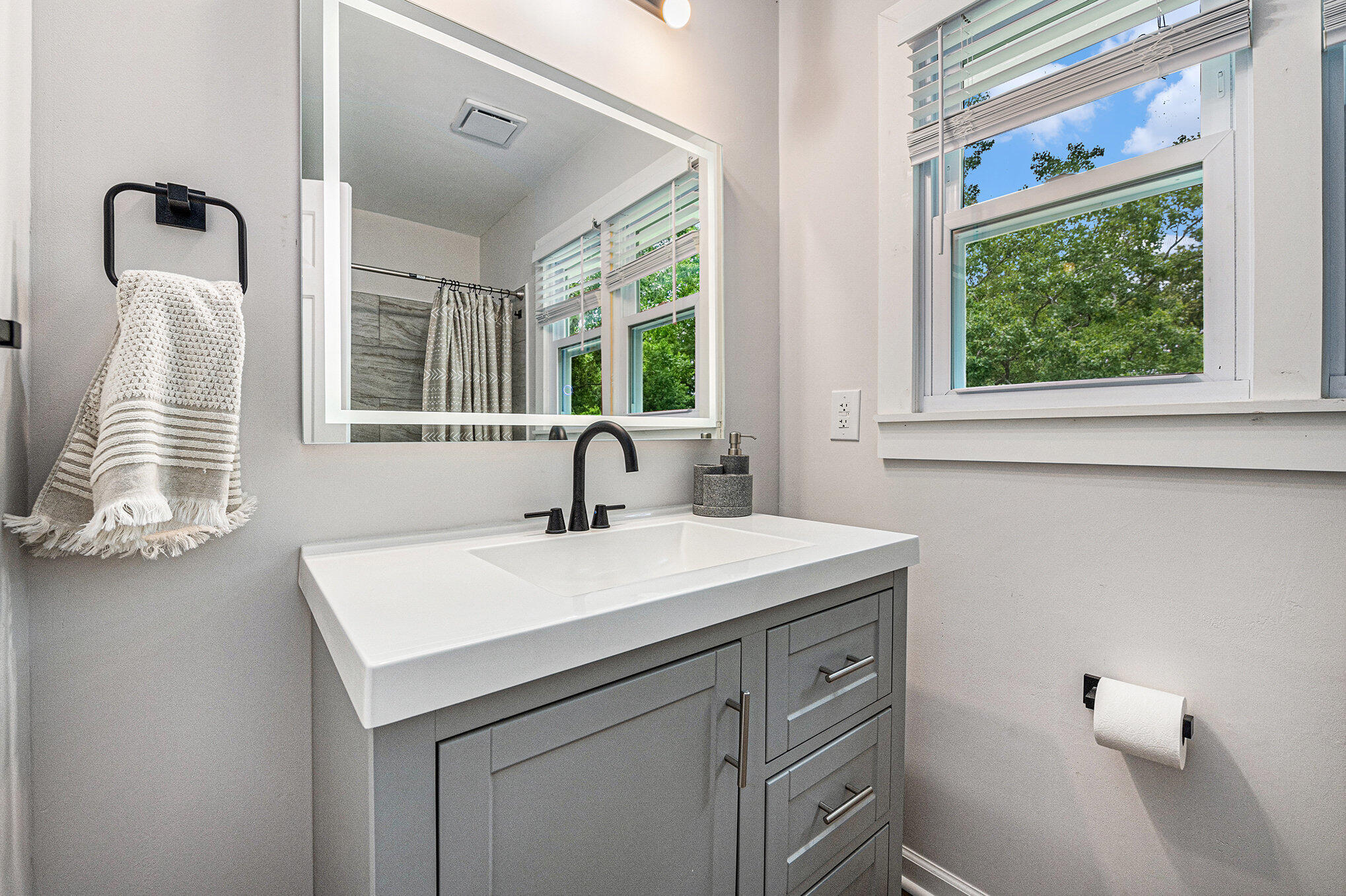 1861 Cattail Row Charleston, SC 29407 - Photo 20 of 35 Hallway Bathroom