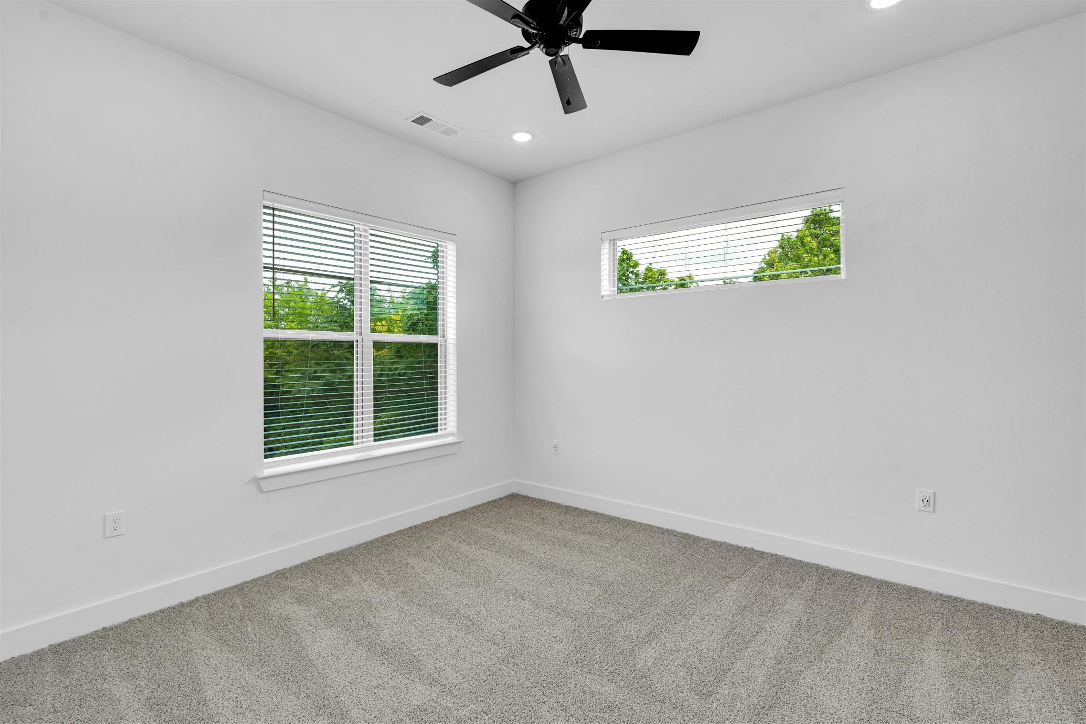 1745-923 Labrador Lane Garland, TX 75040 - Photo 8 of 28 an empty room with windows and fan
