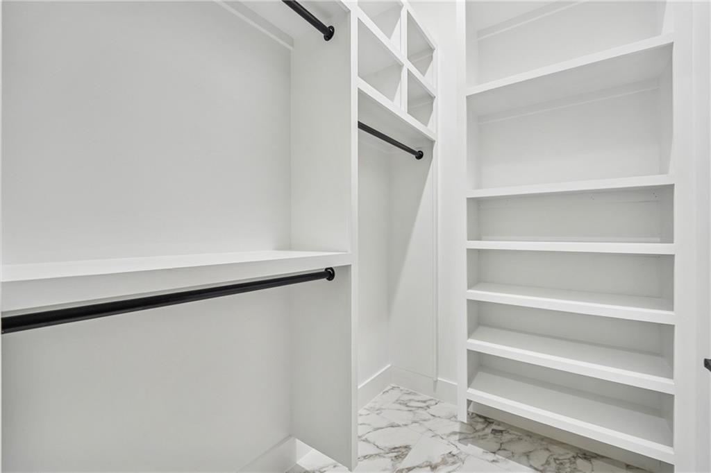 333 Sims Bridge Road Commerce, GA 30530 - Photo 30 of 71 a view of an empty walk in closet