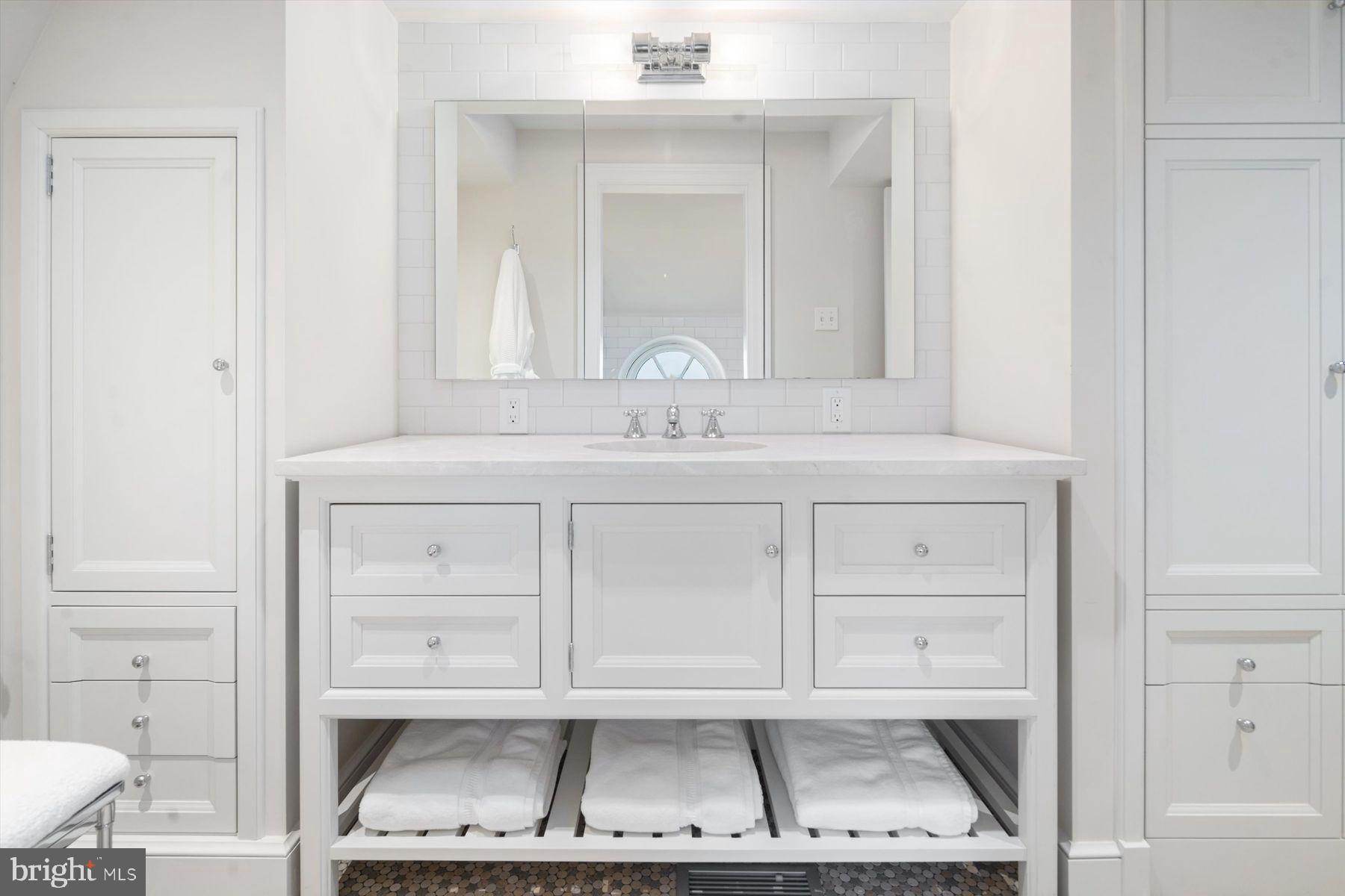 95 West Hampton Road Philadelphia, PA 19118 - Photo 30 of 37 a bathroom with a sink and a mirror