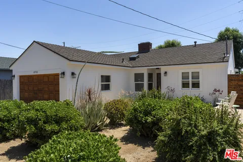 $899,000 | 13732 Wyandotte Street, Van Nuys, CA 91405