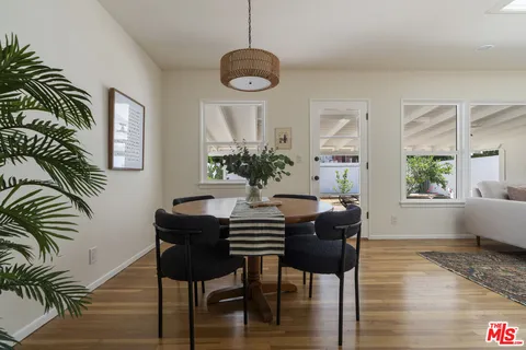 $899,000 | 13732 Wyandotte Street, Van Nuys, CA 91405