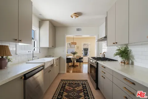 $899,000 | 13732 Wyandotte Street, Van Nuys, CA 91405