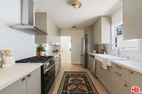 $899,000 | 13732 Wyandotte Street, Van Nuys, CA 91405