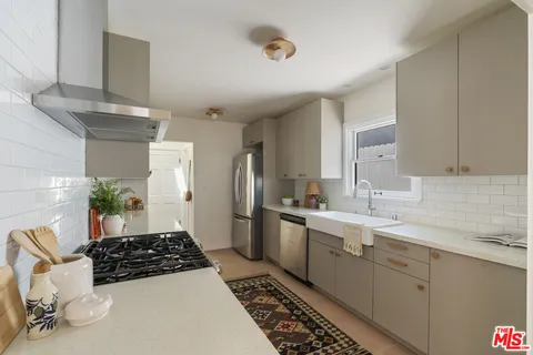 $899,000 | 13732 Wyandotte Street, Van Nuys, CA 91405