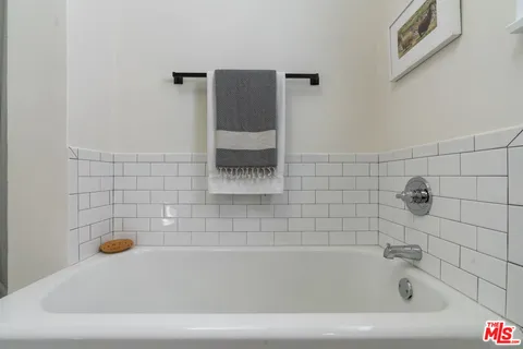 $899,000 | 13732 Wyandotte Street, Van Nuys, CA 91405