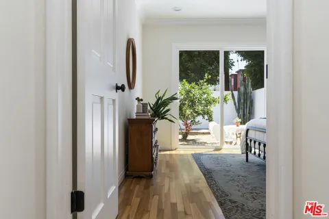 $899,000 | 13732 Wyandotte Street, Van Nuys, CA 91405