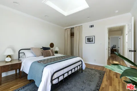 $899,000 | 13732 Wyandotte Street, Van Nuys, CA 91405