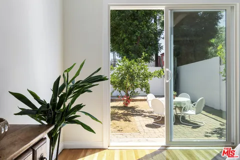 $899,000 | 13732 Wyandotte Street, Van Nuys, CA 91405