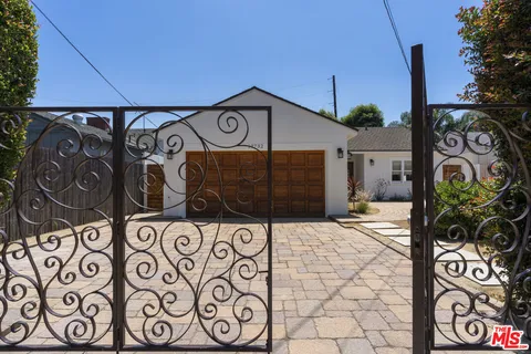 $899,000 | 13732 Wyandotte Street, Van Nuys, CA 91405