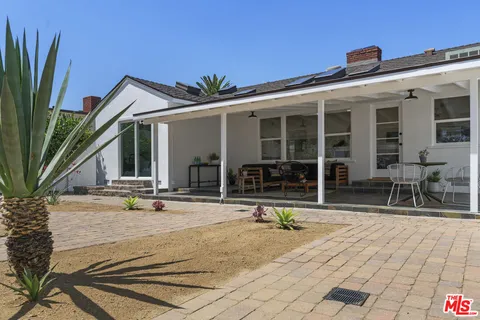 $899,000 | 13732 Wyandotte Street, Van Nuys, CA 91405