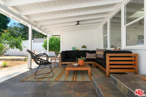 $899,000 | 13732 Wyandotte Street, Van Nuys, CA 91405