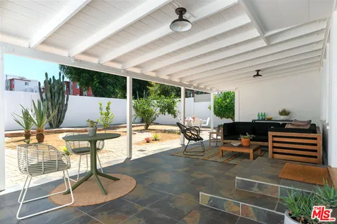 $899,000 | 13732 Wyandotte Street, Van Nuys, CA 91405