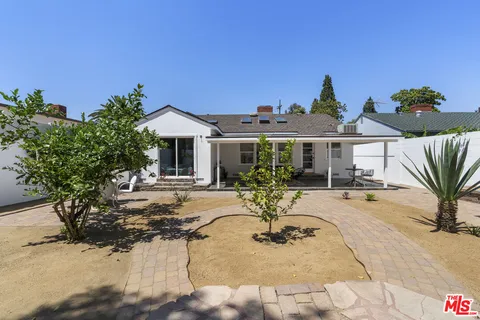$899,000 | 13732 Wyandotte Street, Van Nuys, CA 91405