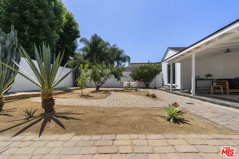 $899,000 | 13732 Wyandotte Street, Van Nuys, CA 91405